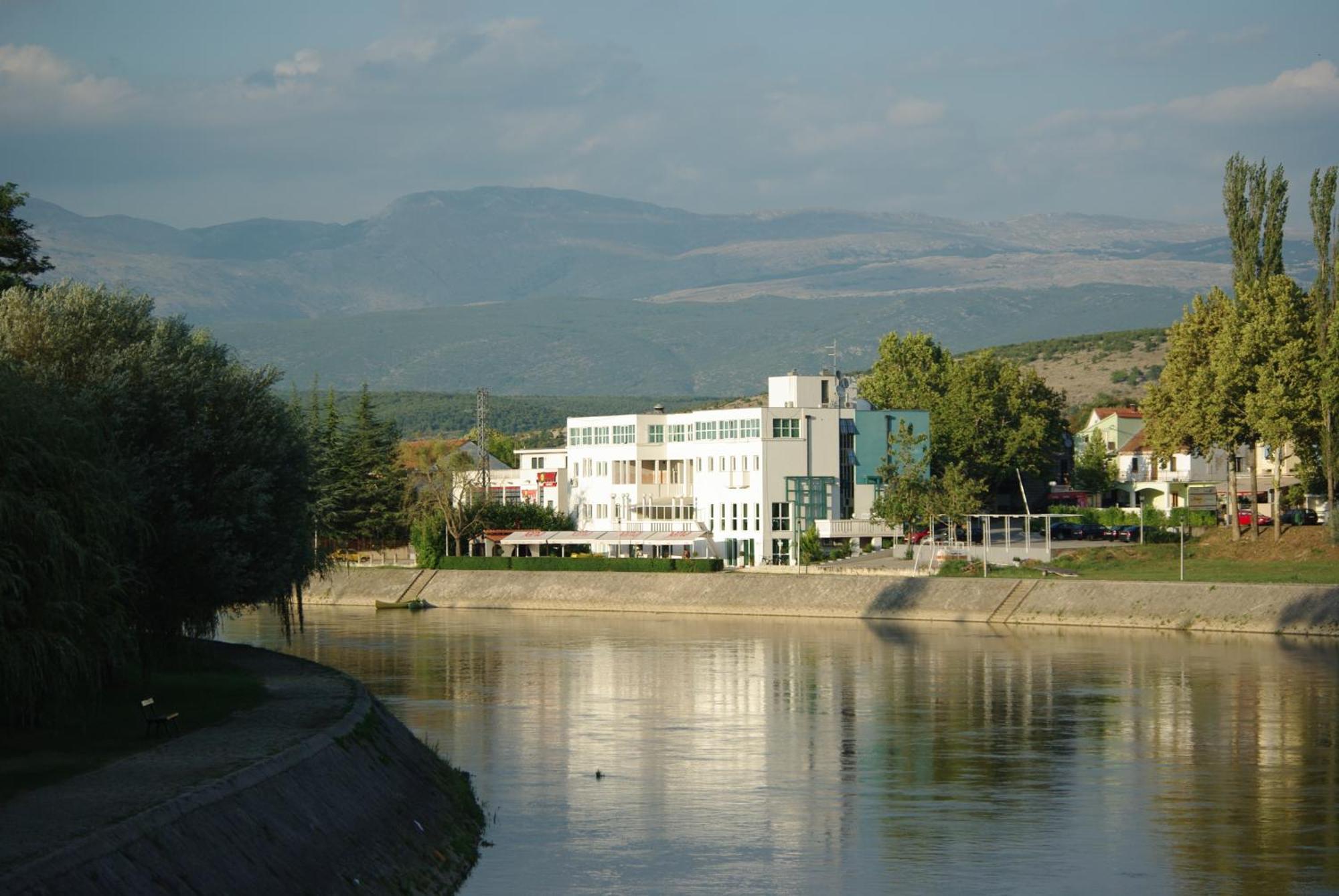 Hotel Sv. Mihovil Триль Экстерьер фото